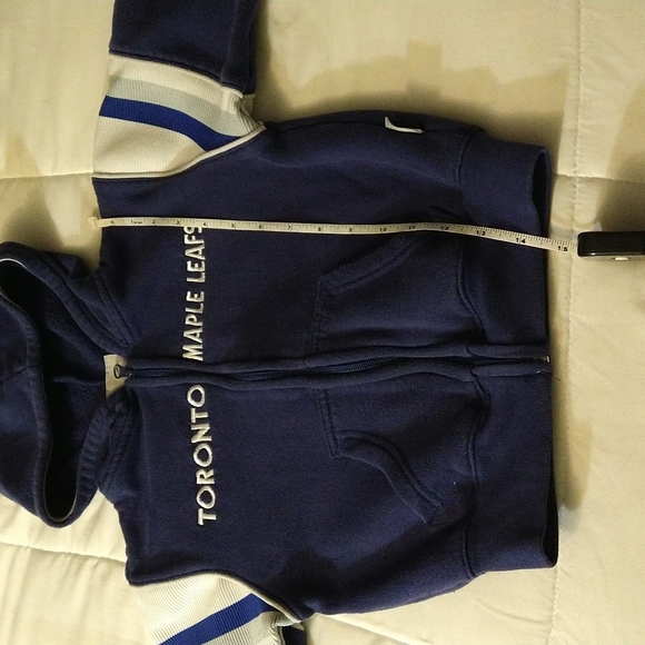 Size 4t Toronto Maple leaf Rbk hockey zip up hoodie - Picture 13 of 16